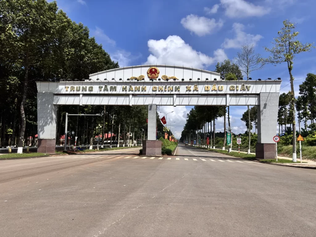 Trung tâm hành chính Dầu Giây